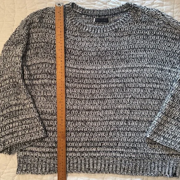 Volcom Sweater - Picture 2 of 4